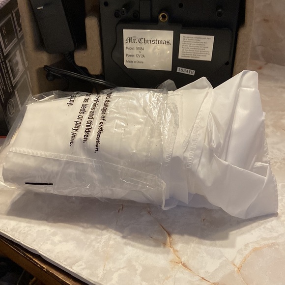 Mr Christmas Virtual Halloween Projector NWT - Picture 3 of 7